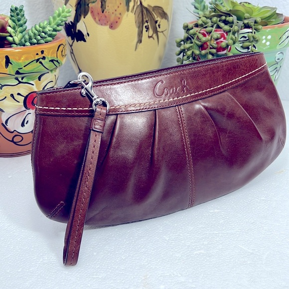 🌺 COACH 13734 SOHO PLEATED BROWN LARGE LEATHER CLUTCH WRISTLET - Picture 1 of 6